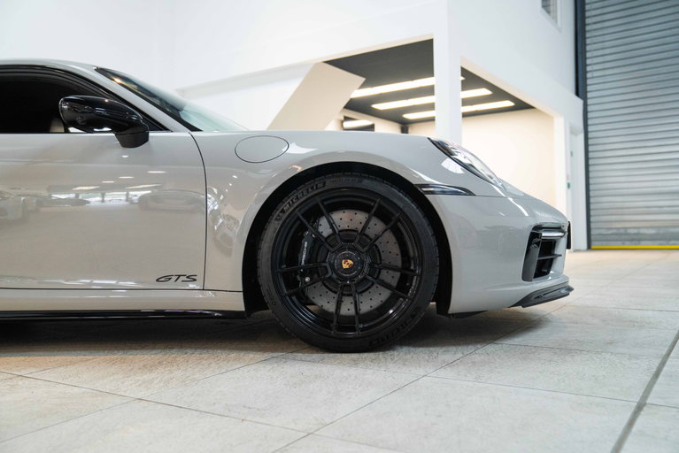 Porsche 992 Carrera 4 GTS