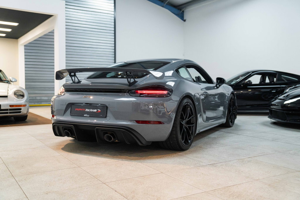 Porsche 718 Cayman GT4