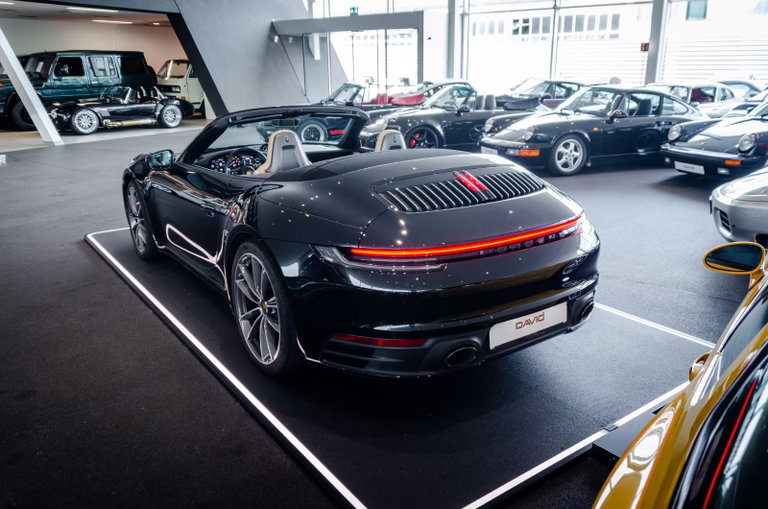 Porsche 992 Carrera 4S