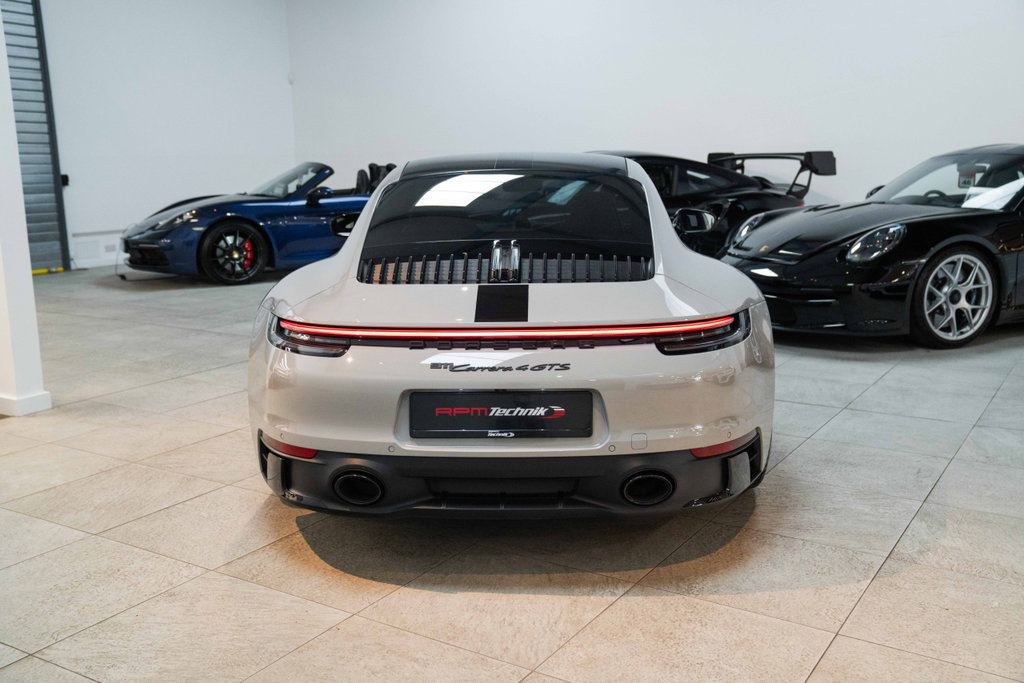 Porsche 992 Carrera 4 GTS