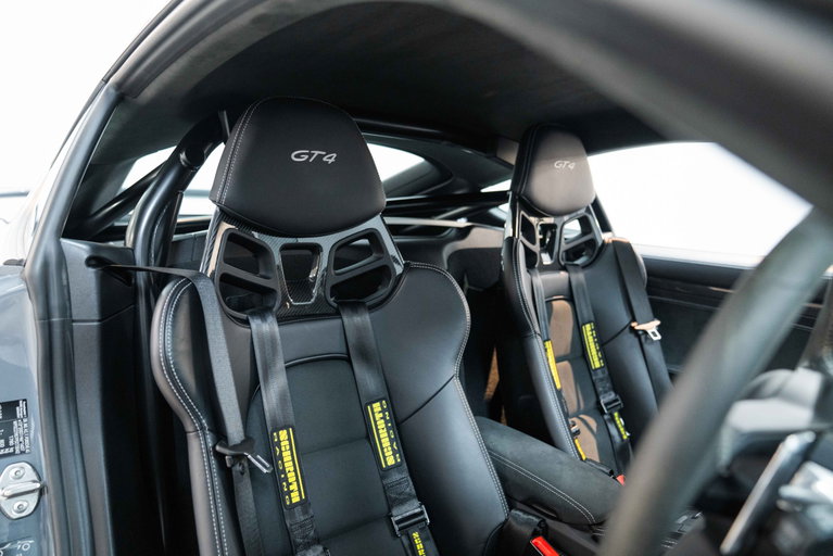 Porsche 718 Cayman GT4