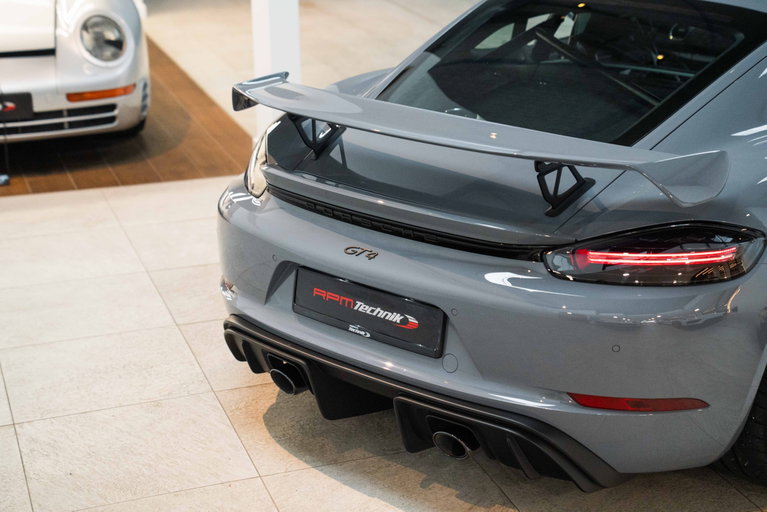 Porsche 718 Cayman GT4