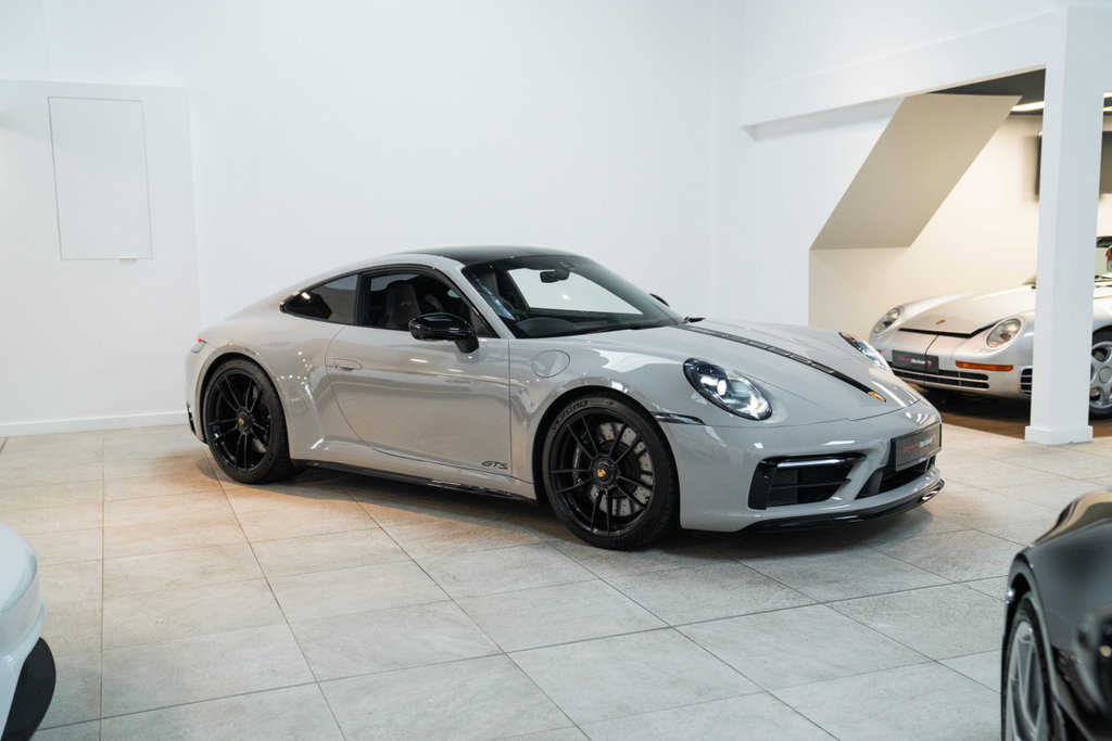 Porsche 992 Carrera 4 GTS
