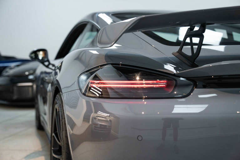 Porsche 718 Cayman GT4