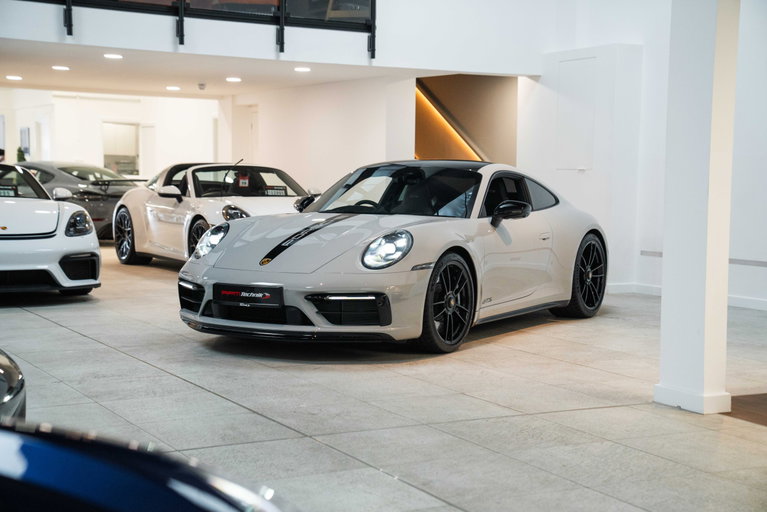 Porsche 992 Carrera 4 GTS
