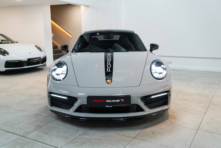 Porsche 992 Carrera 4 GTS
