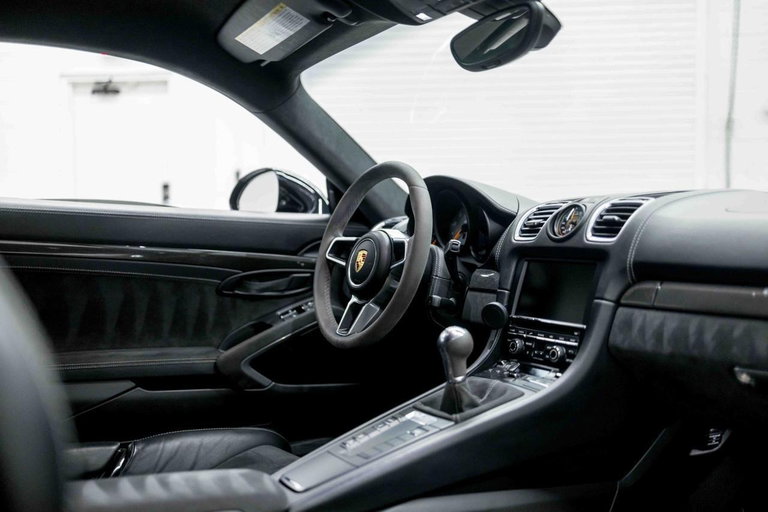 Porsche 981 Cayman GT4