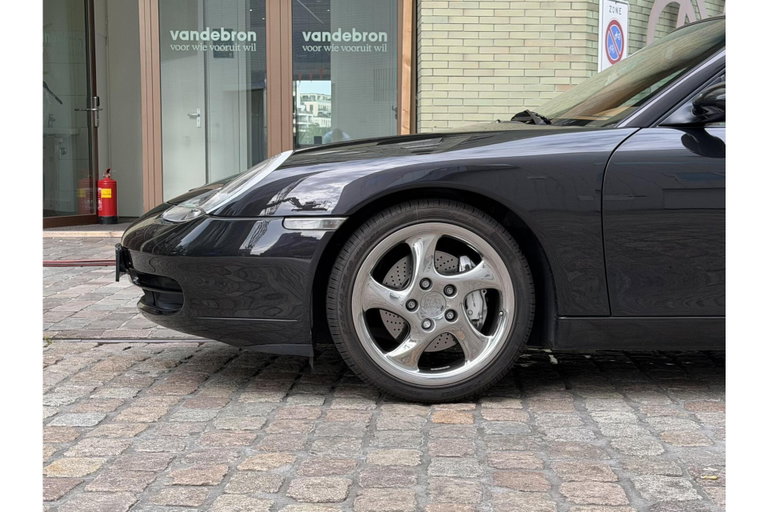 Porsche 996 Carrera 4 Millennium Edition