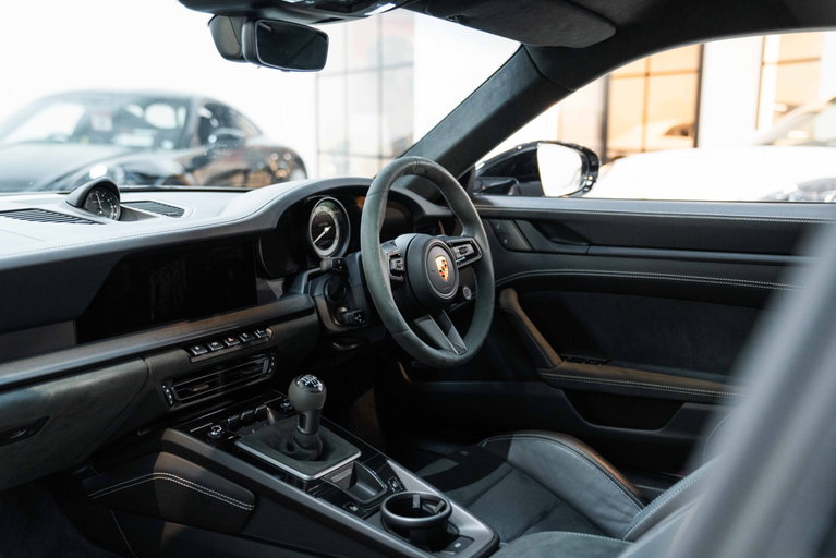Porsche 992 Carrera 4 GTS