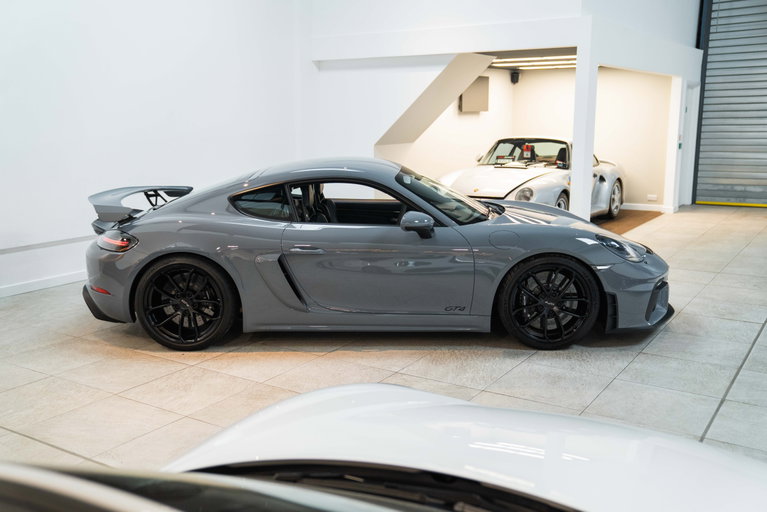 Porsche 718 Cayman GT4