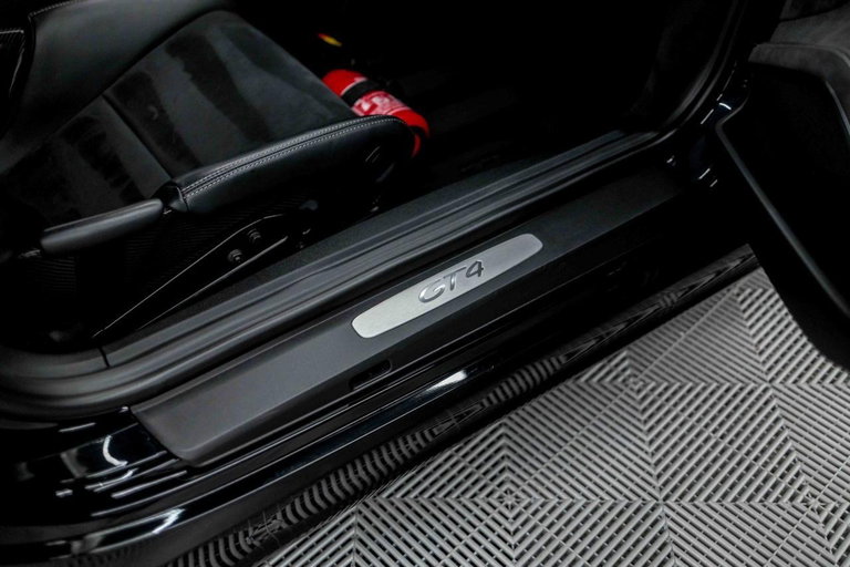 Porsche 981 Cayman GT4