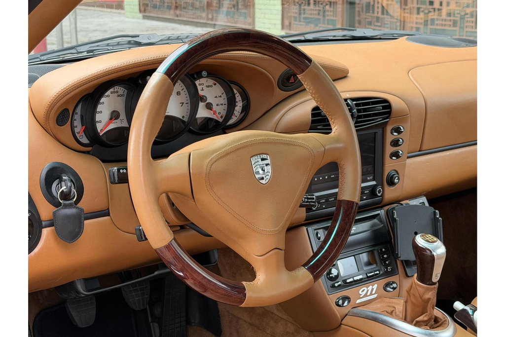Porsche 996 Carrera 4 Millennium Edition