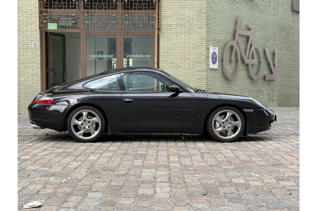 Porsche 996 Carrera 4 Millennium Edition