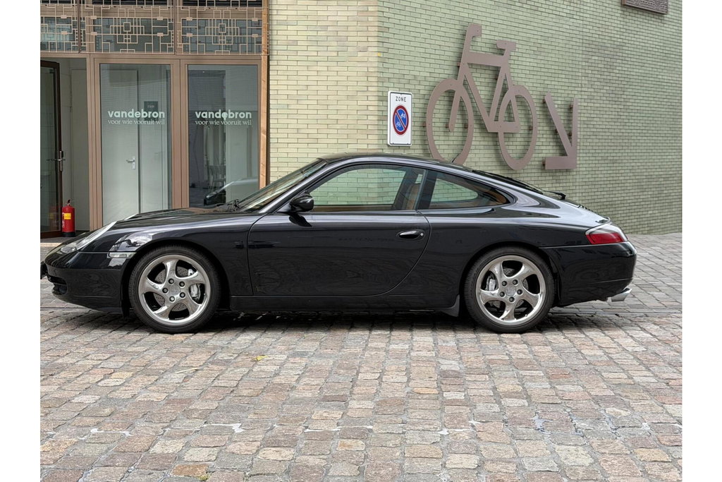 Porsche 996 Carrera 4 Millennium Edition