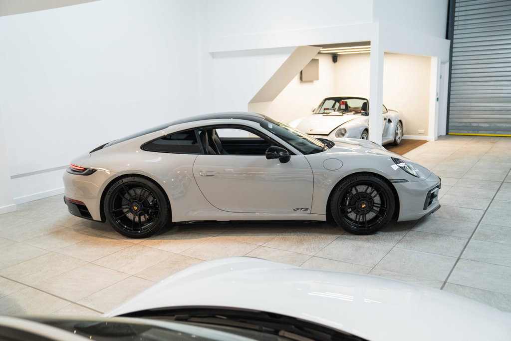 Porsche 992 Carrera 4 GTS