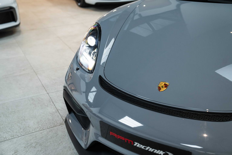 Porsche 718 Cayman GT4