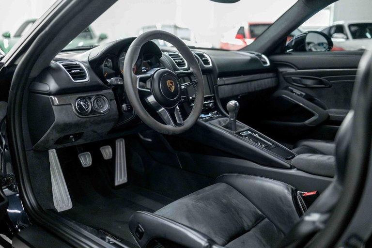 Porsche 981 Cayman GT4