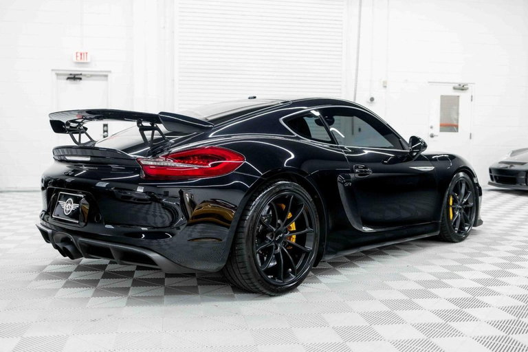 Porsche 981 Cayman GT4