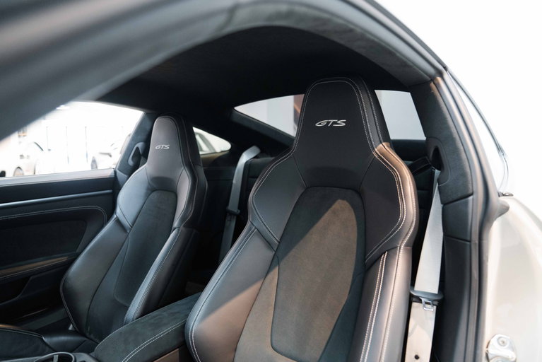 Porsche 992 Carrera 4 GTS