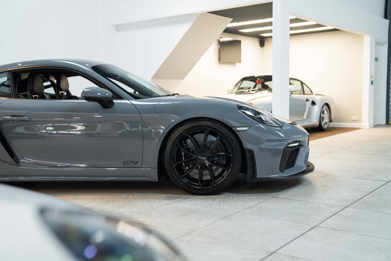 Porsche 718 Cayman GT4