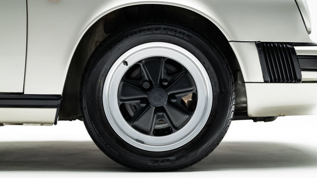 Porsche 911 Carrera 3.2 Speedster