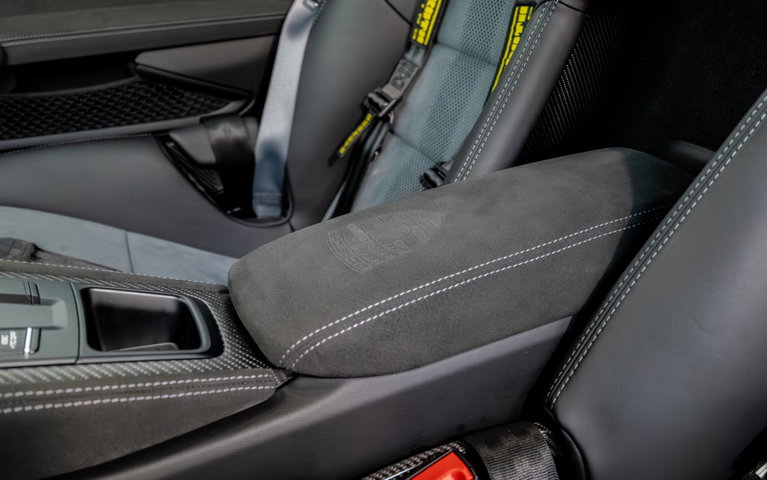 Porsche 718 Cayman GT4 RS