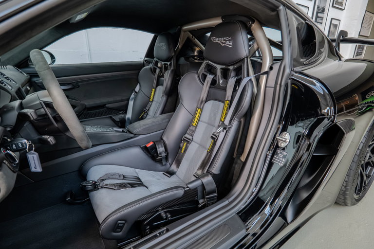 Porsche 718 Cayman GT4 RS