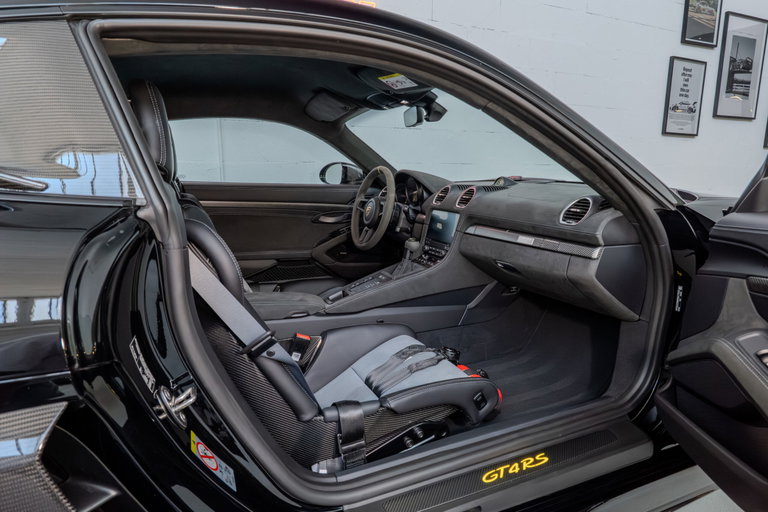 Porsche 718 Cayman GT4 RS