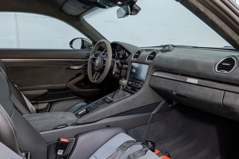 Porsche 718 Cayman GT4 RS
