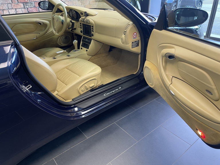 Porsche 996 Carrera 4