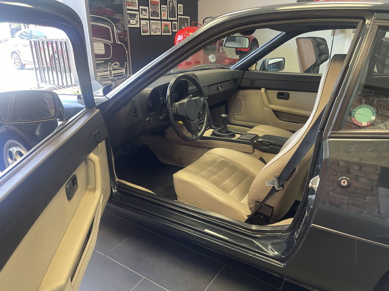 Porsche 924 S