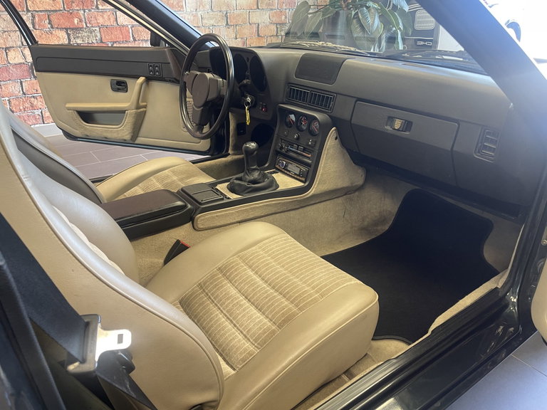 Porsche 924 S