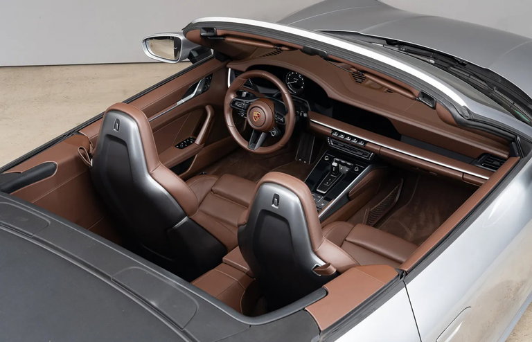Porsche 992 Carrera 4 GTS