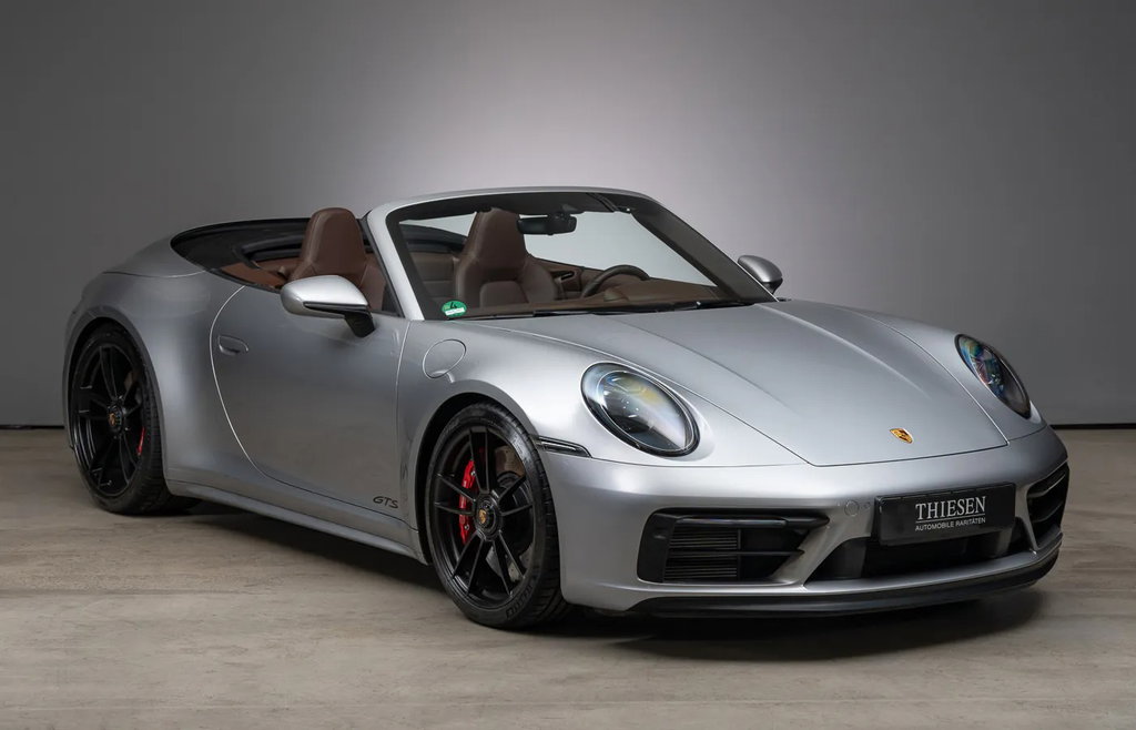 Porsche 992 Carrera 4 GTS