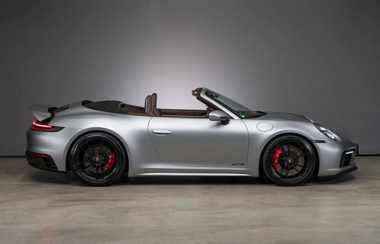 Porsche 992 Carrera 4 GTS