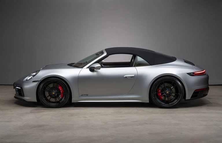 Porsche 992 Carrera 4 GTS