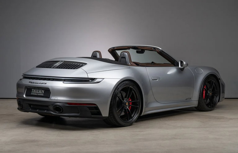 Porsche 992 Carrera 4 GTS