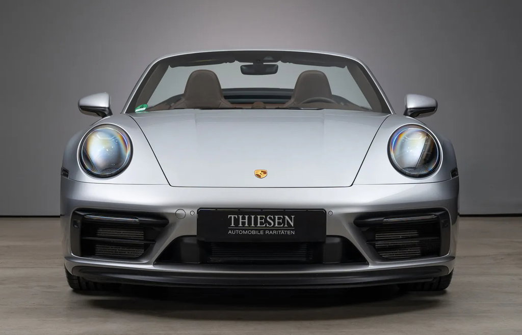 Porsche 992 Carrera 4 GTS