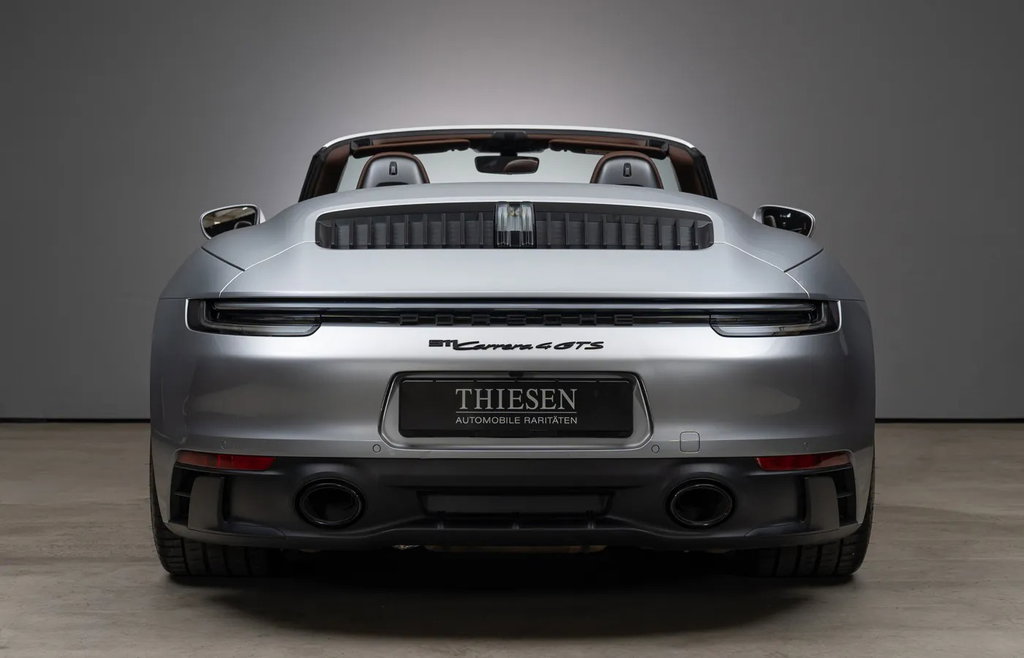 Porsche 992 Carrera 4 GTS