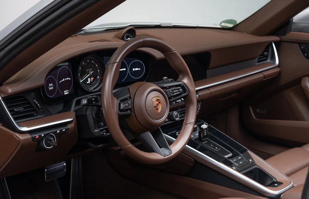 Porsche 992 Carrera 4 GTS