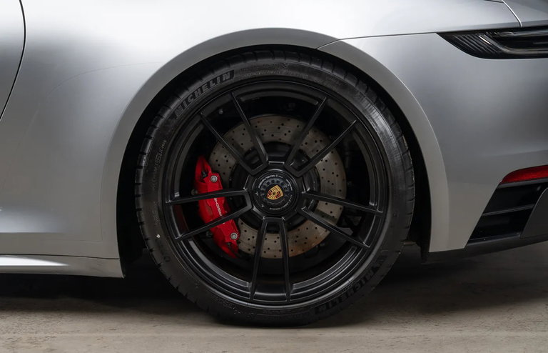 Porsche 992 Carrera 4 GTS