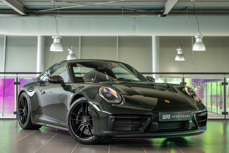 Porsche 992 Carrera 4 GTS