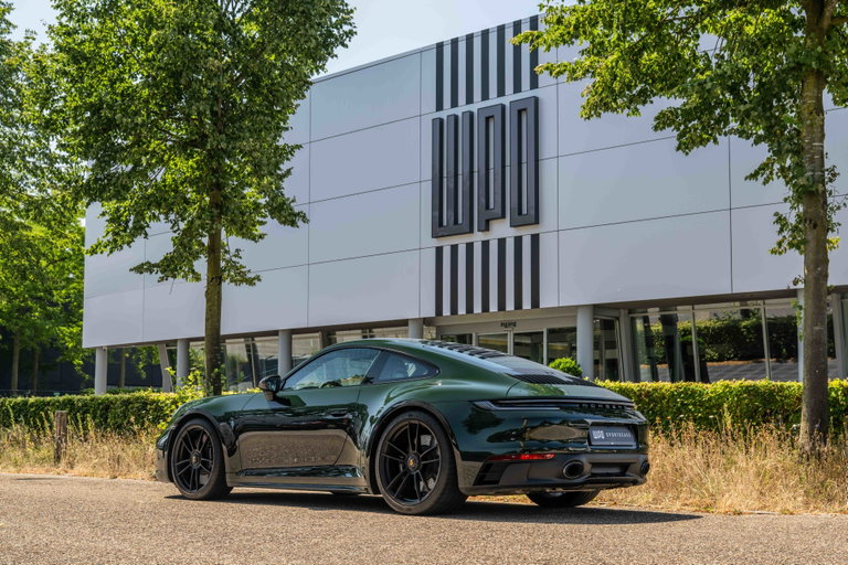 Porsche 992 Carrera 4 GTS