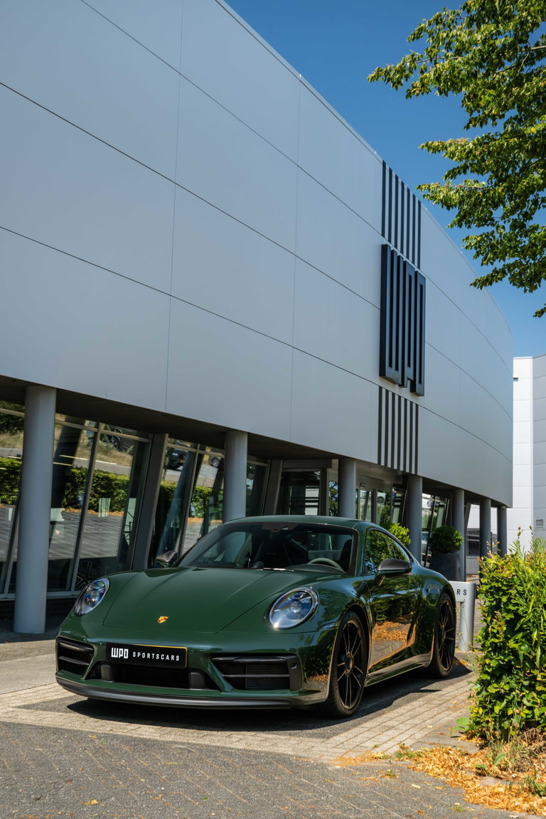 Porsche 992 Carrera 4 GTS