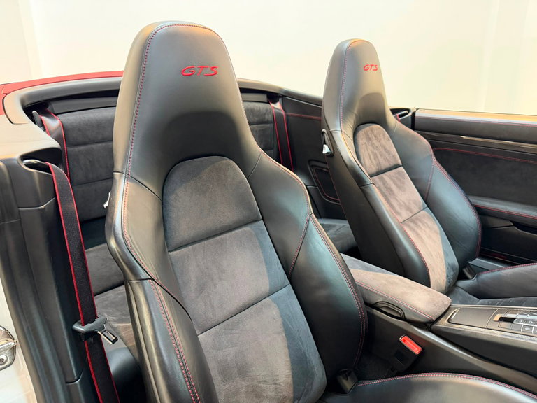 Porsche 991 Carrera 4 GTS