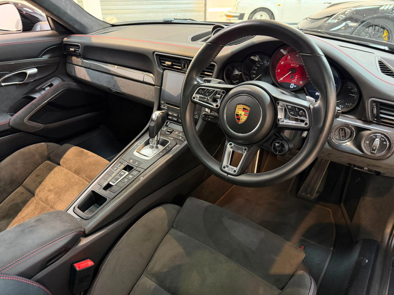 Porsche 991.2 Carrera GTS