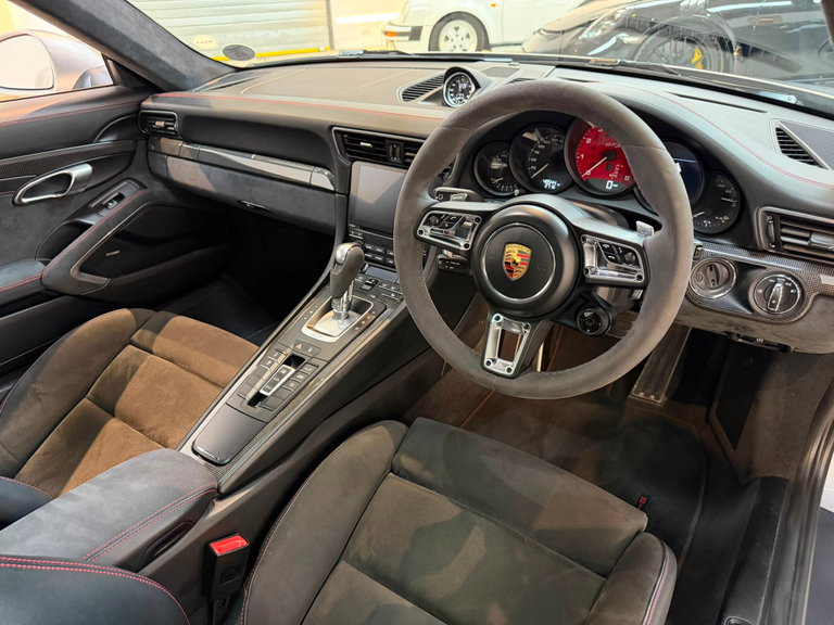 Porsche 991.2 Carrera GTS
