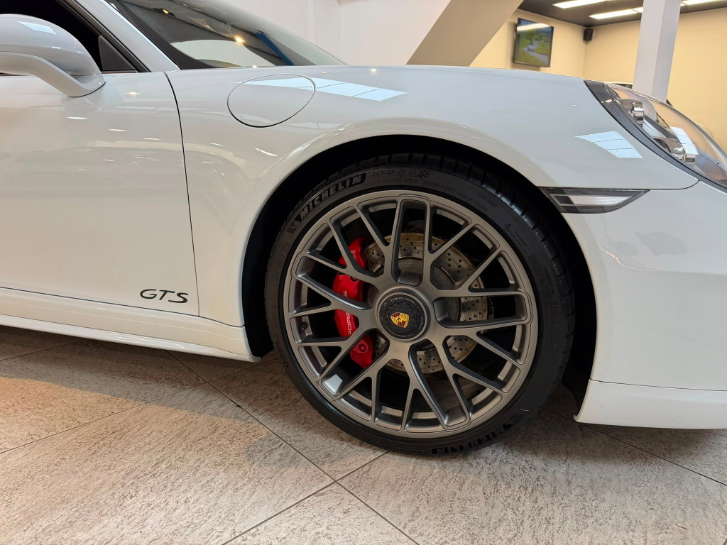 Porsche 991 Carrera 4 GTS