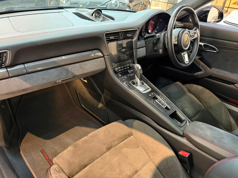 Porsche 991.2 Carrera GTS