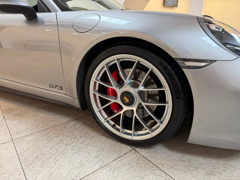Porsche 991.2 Carrera GTS